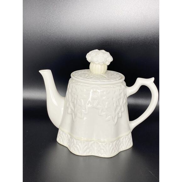 Discontinued Lenox Butler’s Pantry Garden Party Figural TEAPOT w/Lid 6.5”x 7.5” - Picture 4 of 12
